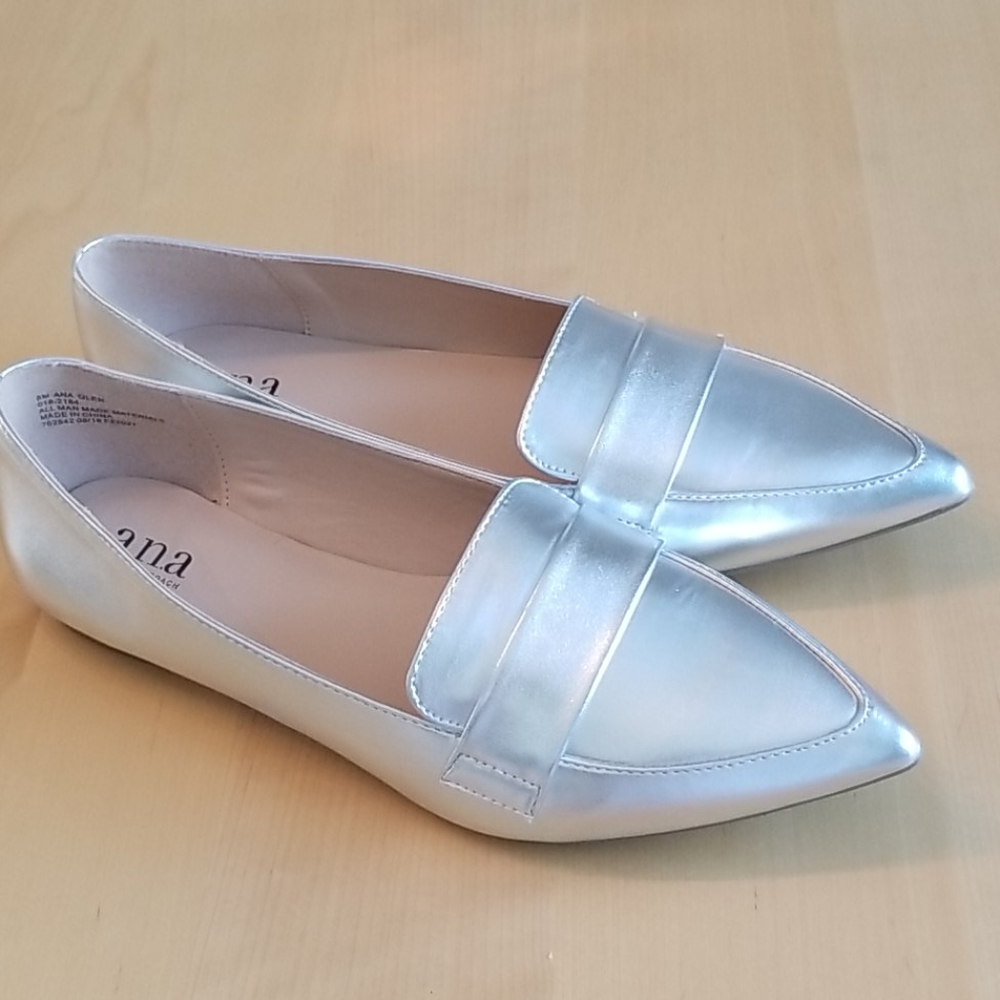 NWOT a.n.a silver flats